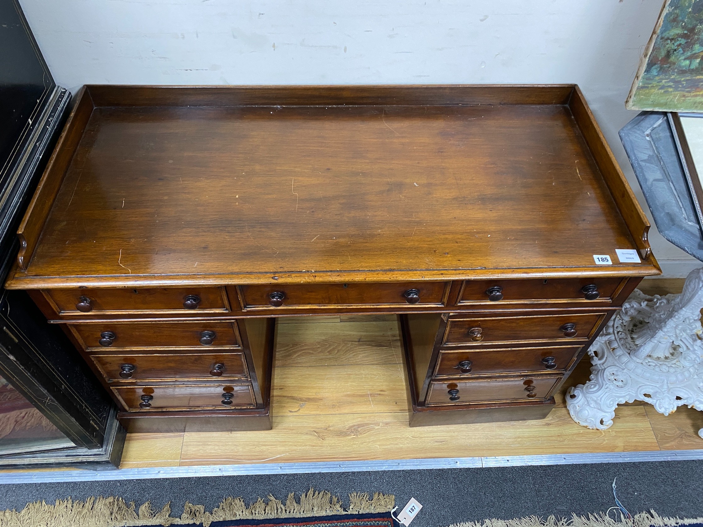 A Victorian mahogany pedestal desk, width 171cm, depth 54cm, height 80cm